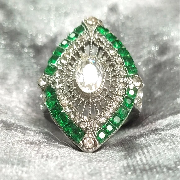Vintage Oval Green Rhinestone Ring - Picture 1 of 6